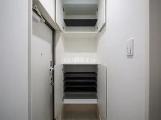 ロワイヤルアイランド長神田IIIの玄関