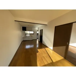 ペルル渡辺【1階】の居間