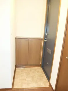 レグスター【2階】の玄関