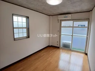 カルム・ラ・フォーレA棟【1階】の居間