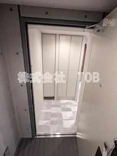 ルネサンスコート上北沢フロント【2階】の玄関