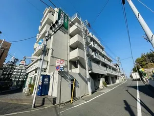 東京都新宿区西落合3【マンション】の外観