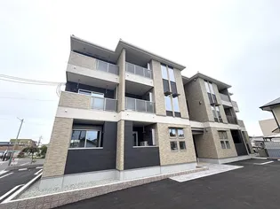 スペチアーレ クアットロ【2階】の外観