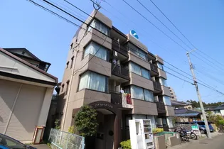 ロイヤルヒルズ赤坂 304【3階】の外観