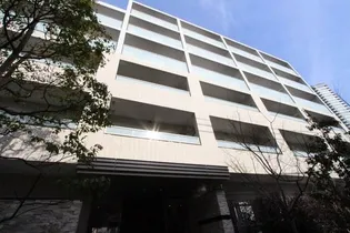東京都新宿区市谷仲之町【マンション】の外観