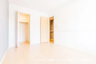 ヴィラアミング II【1階】の居間