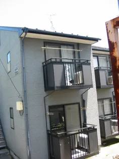 ヴィラ根岸【1階】の外観