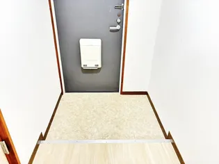 ガーデンヒルズ1号館【3階】の玄関