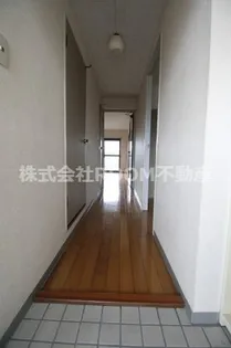 パレス妻ヶ丘【1階】の玄関