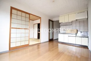 パレス妻ヶ丘【1階】の居間