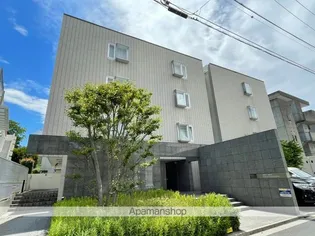 東京都新宿区市谷仲之町【マンション】の外観
