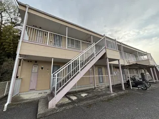 SurplusIIプラウダ【2階】の外観