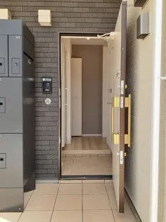 カルーガ B【1階】の玄関