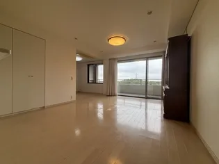 新百合ヶ丘レガートプレイス【7階】の居間