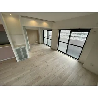 シャトル助光2【6階】の内装