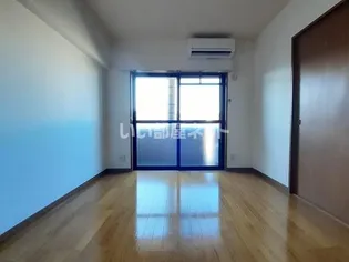 クレセント・イースト【4階】の居間