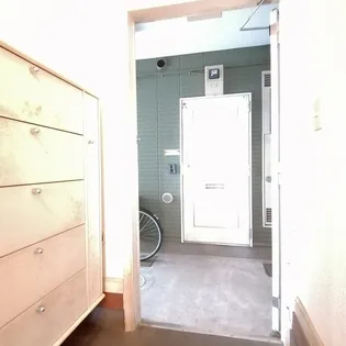 ハイツ穴川【1階】の玄関