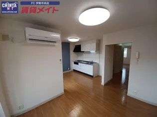 メイプルハウス【2階】の居間