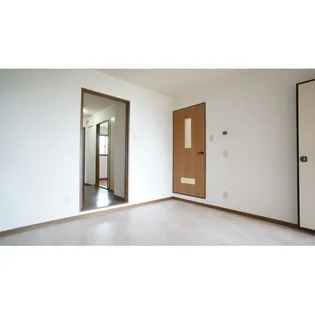 メゾンドジュール【2階】の居間