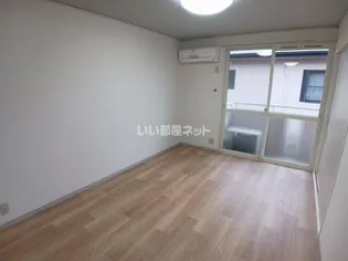 ウォーターバリー【2階】の居間