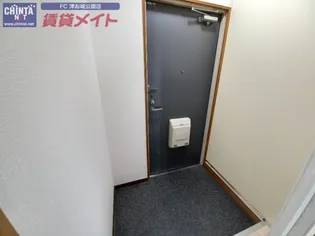 ガーデンヒルズ2号館【2階】の玄関