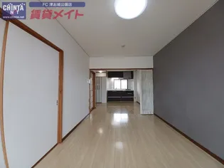 ガーデンヒルズ2号館【2階】の居間