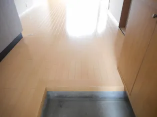 ファミール高松【1階】の玄関