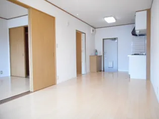 ファミール高松【1階】の居間