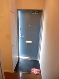 レオパレスブラウンブレッドの玄関