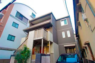 フォースアベニュー【1階】の外観