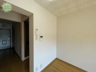 サン・ヒーローマンション亀川II【4階】の内装