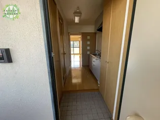 サン・ヒーローマンション亀川II【4階】の玄関