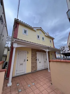 Earth Field【2階】の外観