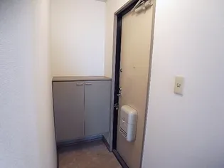 ハイカムール林【2階】の玄関