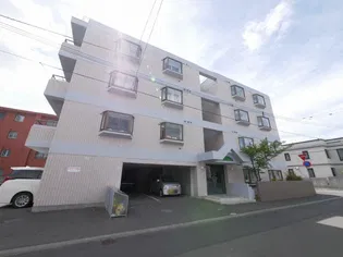 ラフィーネ宮の森の画像