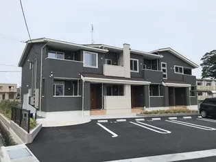 ベルヴィー 寺の前の画像