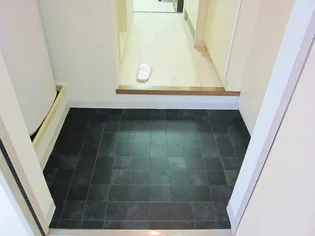 サンライズ市川【2階】の玄関