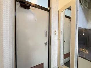 メゾン大森【1階】の玄関