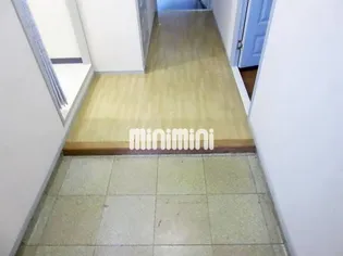 グリーンウッド金武【1階】の玄関