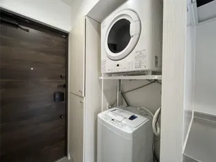 アヴェンタドール【2階】の玄関