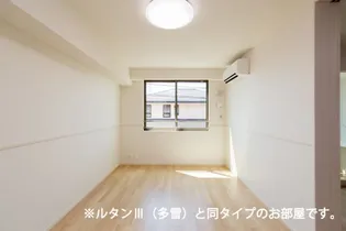 ヴィラアミング III【2階】の居間