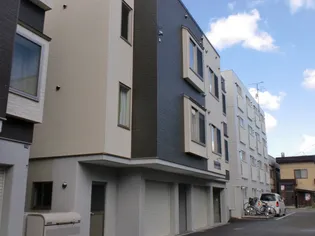 パラサントノ―ル【3階】の外観