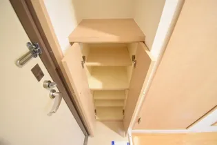 グランパシフィック十三【3階】の玄関