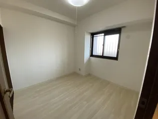 ロイヤルヒルズ老野森【2階】の内装