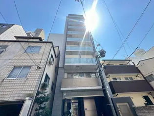 ララ クスタの画像
