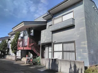 東泉町1丁目 2DK スリータウンハウス【1階】の外観