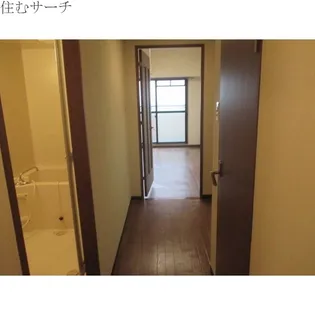 ウェル・セレッソWEST【3階】の玄関