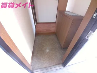 ファミーユ小杉【2階】の玄関