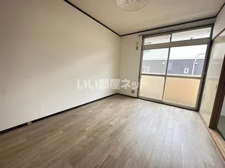 シャトータナカ【1階】の居間