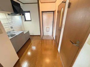 サンステージ綾【2階】の玄関